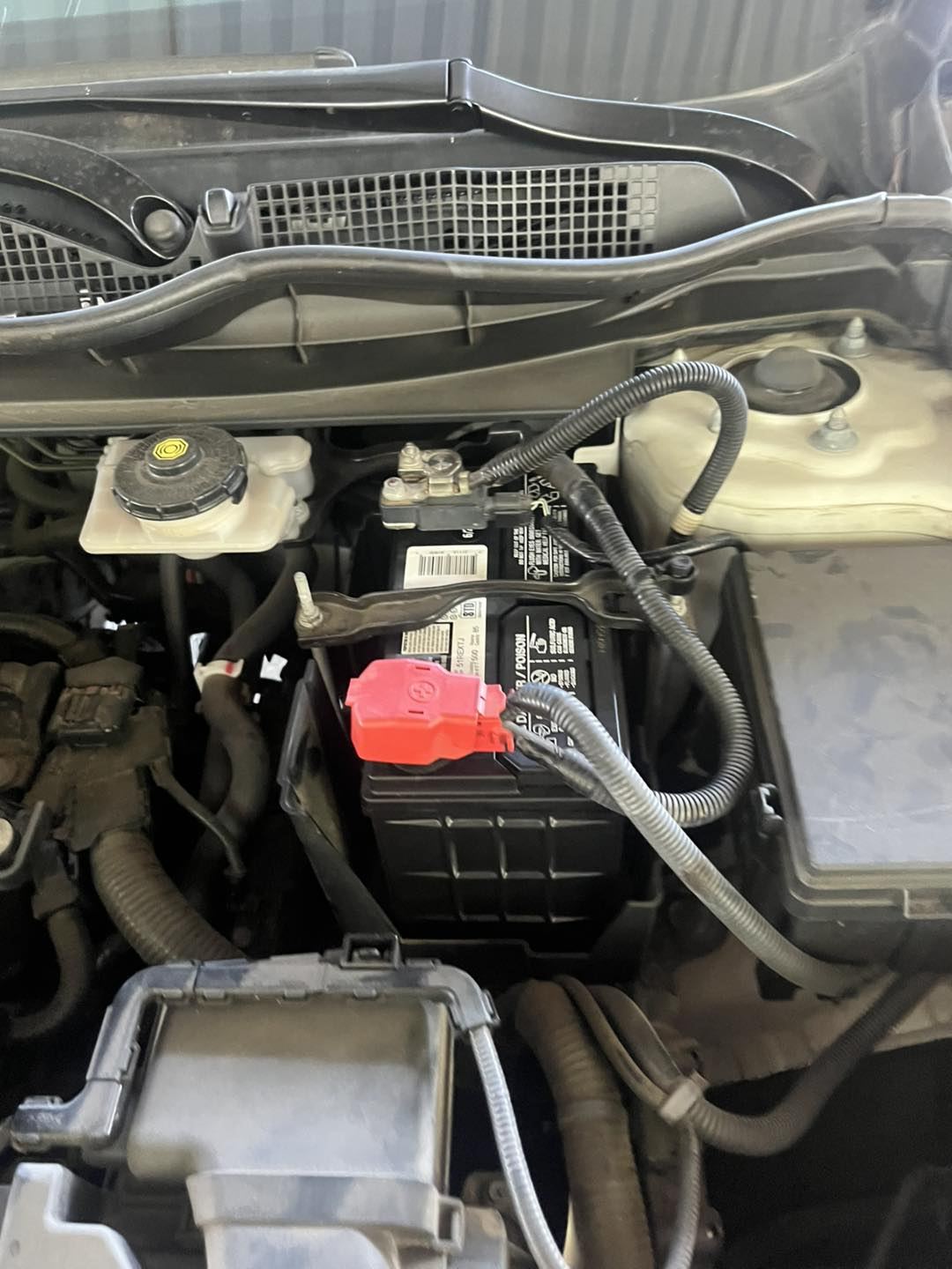 Mobile car battery testing and replacement service