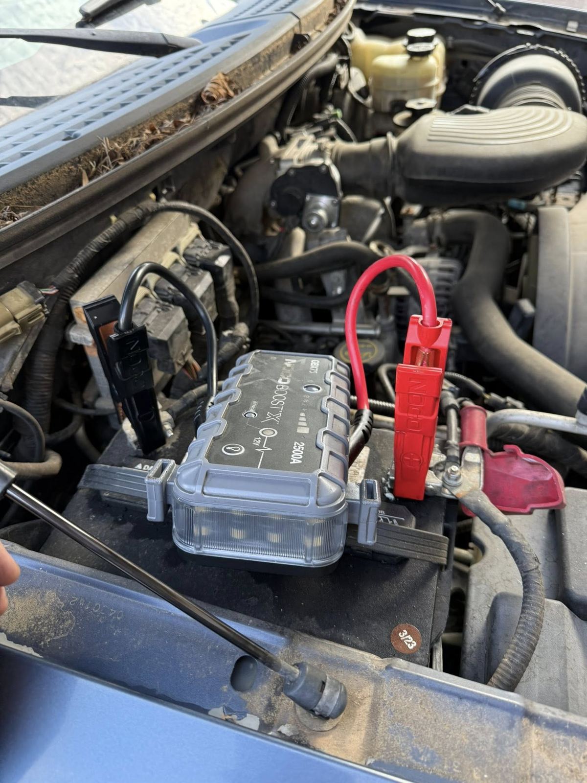 Emergency jump start service for dead car batteries